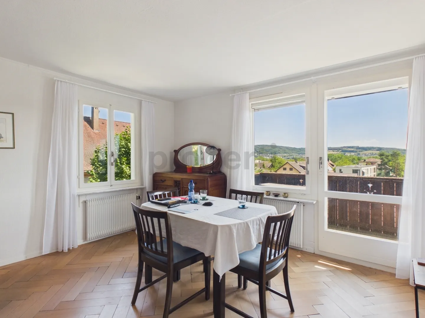Charming House in Chalet Style, Surrounded by Nature and with Beautiful Views - Photo 5 of 13