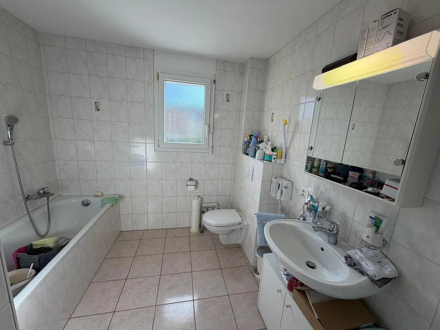 Wohnung in besetztem Leibrentenvertrag ohne Miete – Geräumige 4,5 Zimmer mit Terrasse, Garten, Garage und Keller – Fully (VS) - Foto 9 von 15