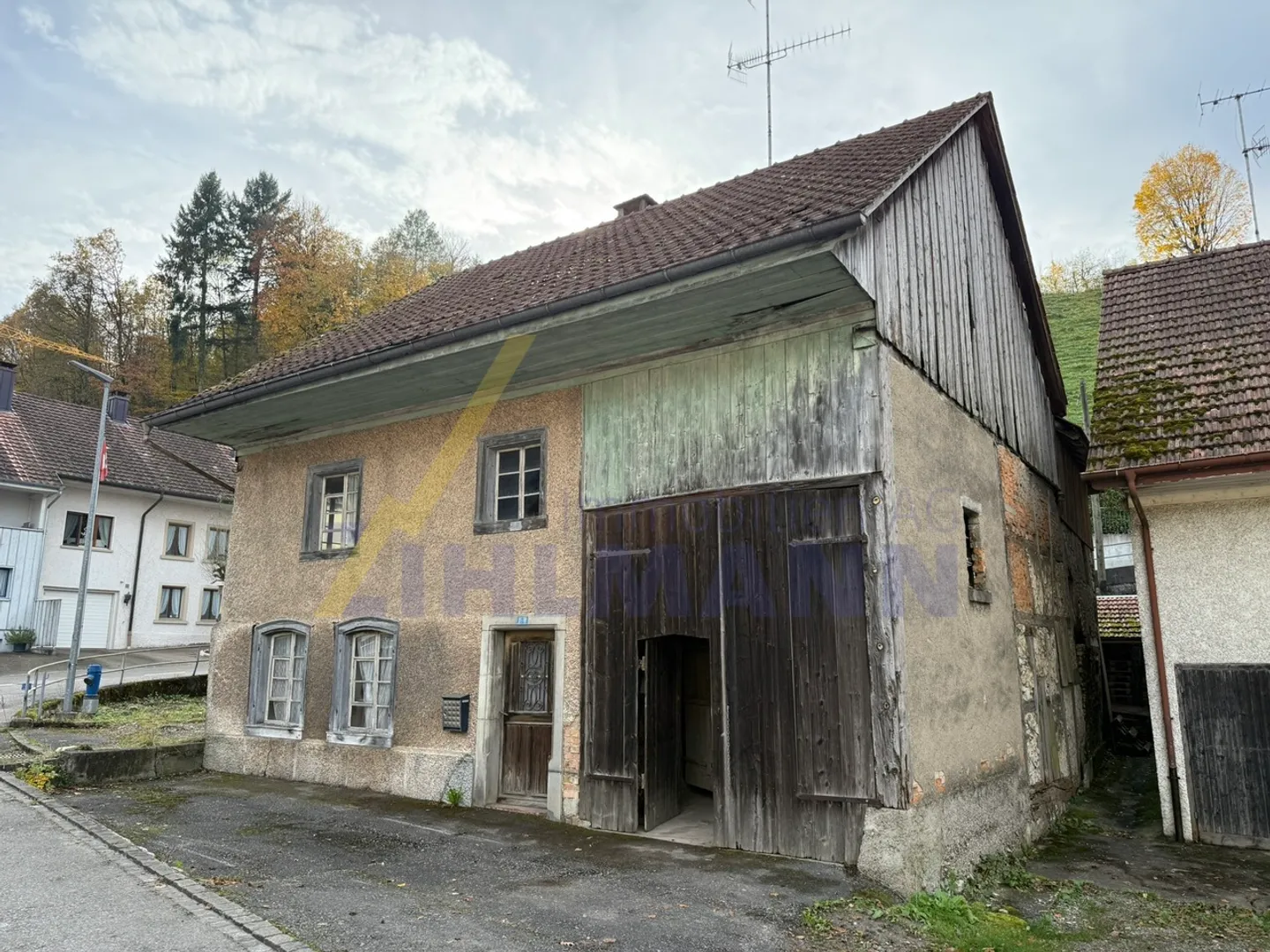 Casa da ristrutturare nel cuore di Würenlingen - Foto 3 di 8