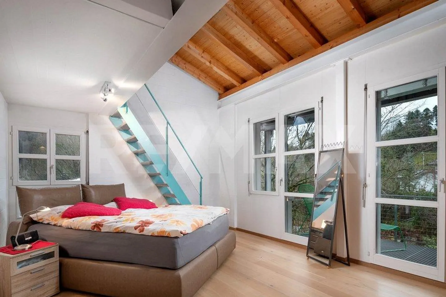 Very bright living spaces, renovated with sunny garden - Photo 9 of 13