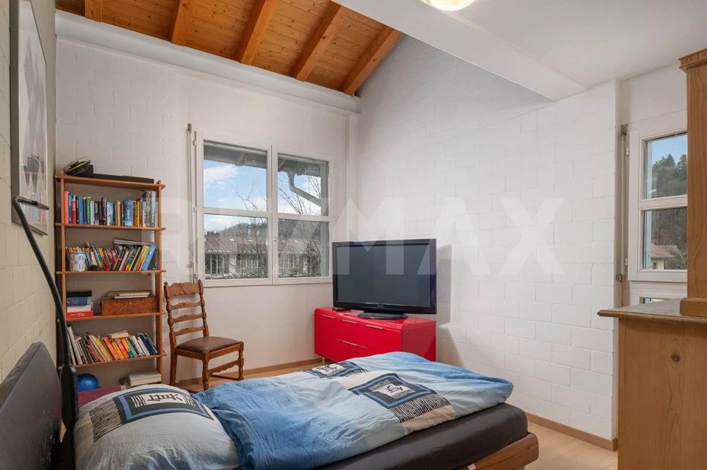 Very bright living spaces, renovated with sunny garden - Photo 11 of 13