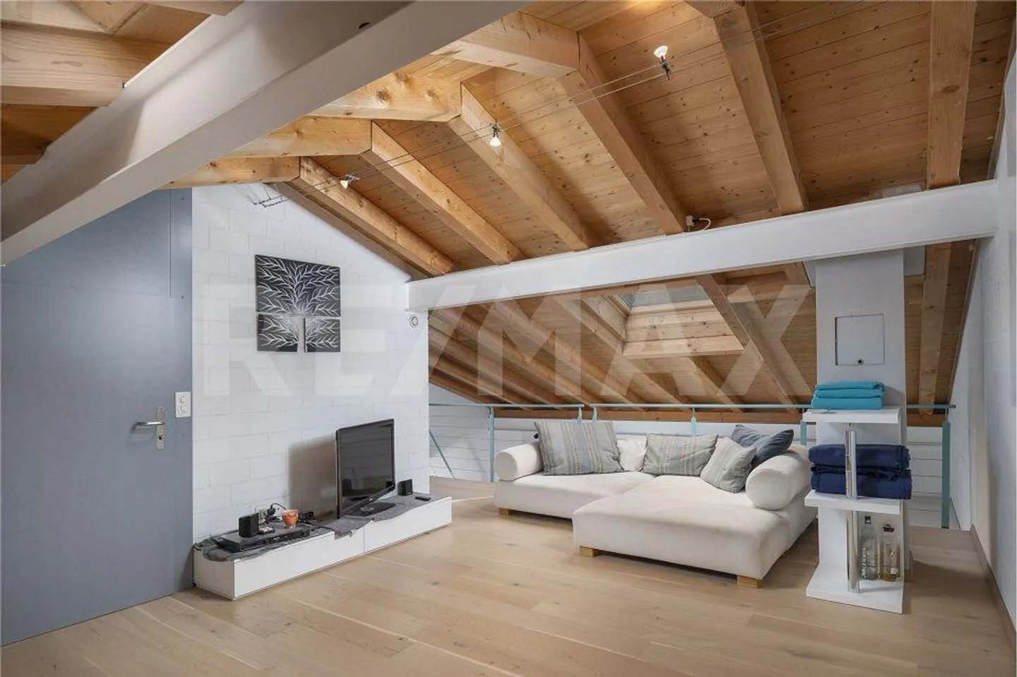 Very bright living spaces, renovated with sunny garden - Photo 12 of 13