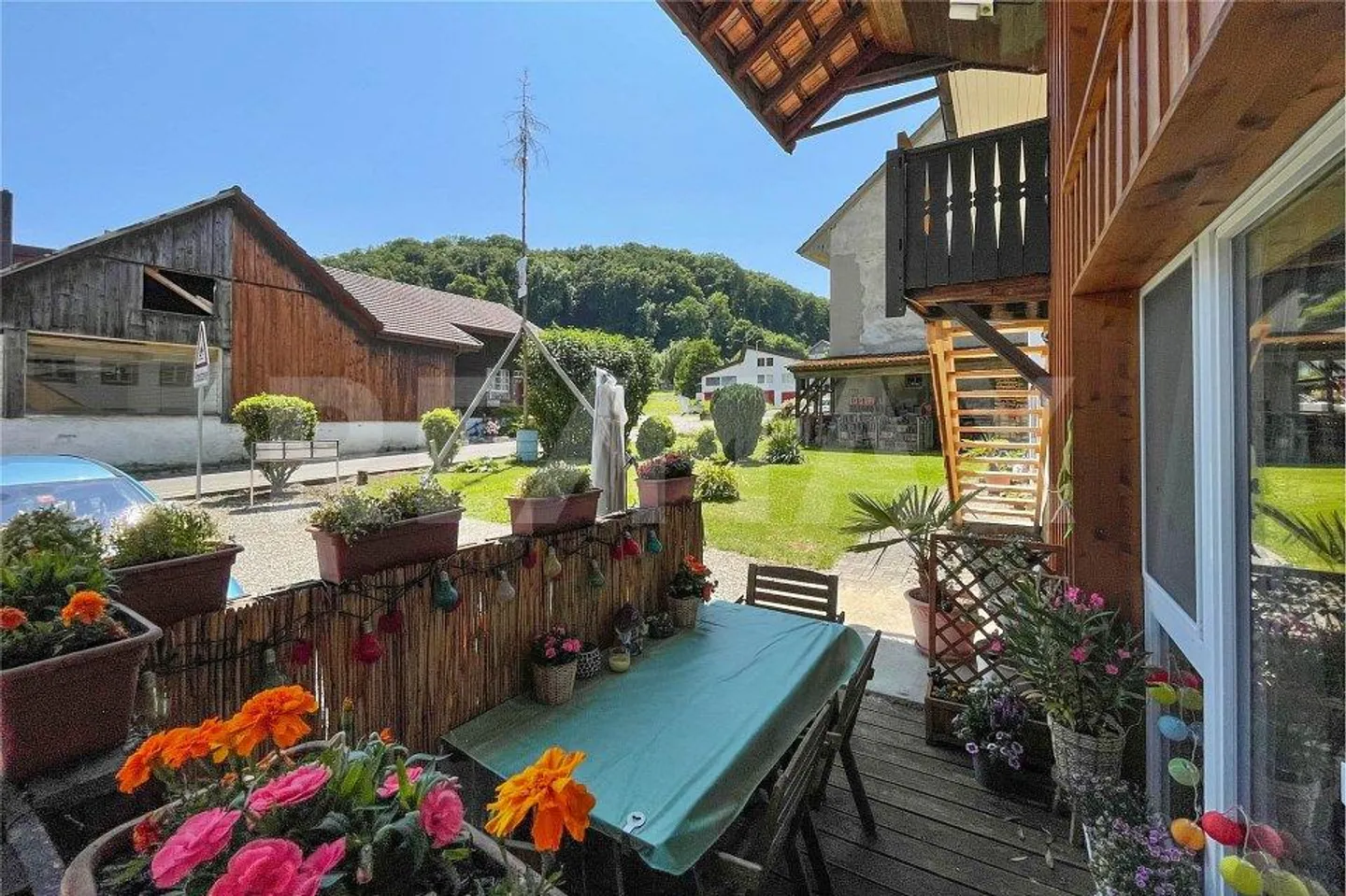 Propriété avec grange, dépendances et potentiel polyvalent à vendre à Hellikon - Photo 5 sur 13