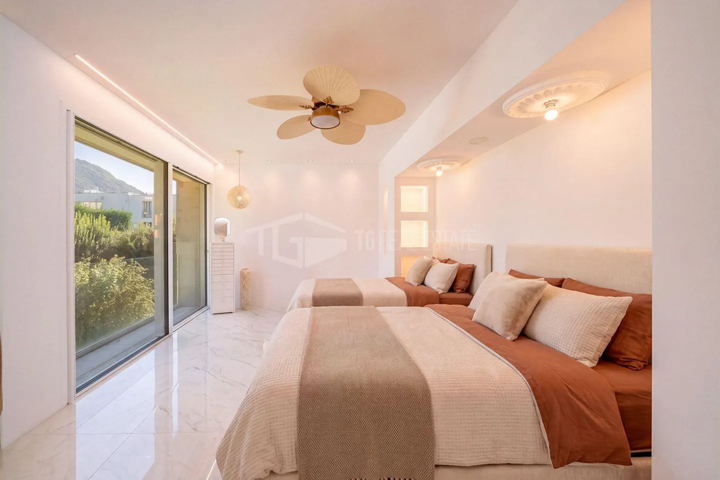LUSSUOSA VILLA CON PISCINA E GIARDINO VICINO ALLA TASIS - Foto 10 von 30