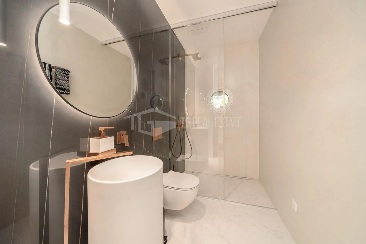 LUSSUOSA VILLA CON PISCINA E GIARDINO VICINO ALLA TASIS - Foto 9 von 30