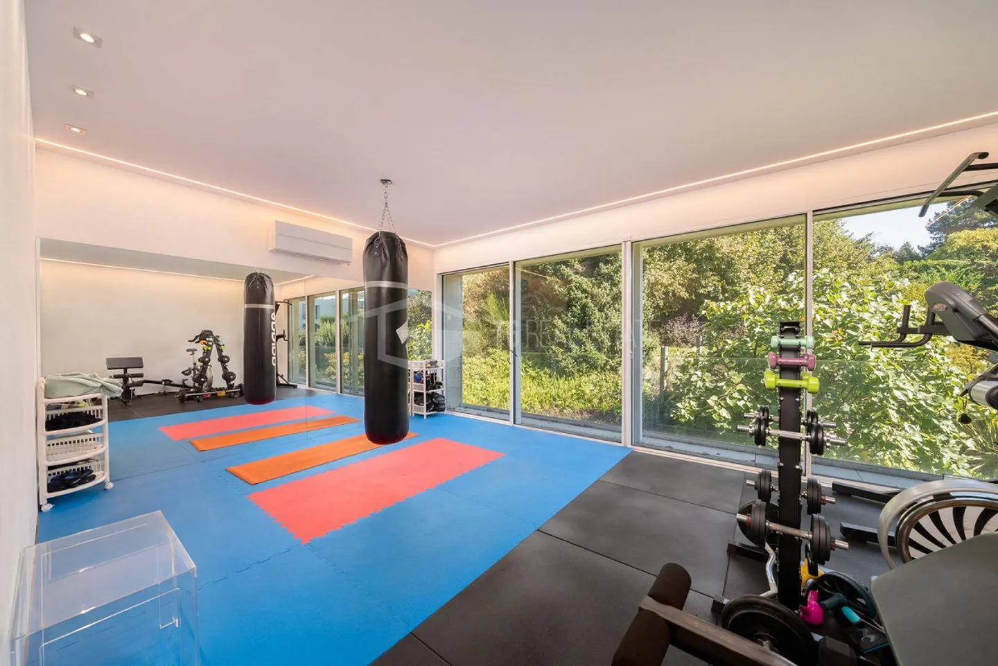 LUSSUOSA VILLA CON PISCINA E GIARDINO VICINO ALLA TASIS - Foto 12 von 30