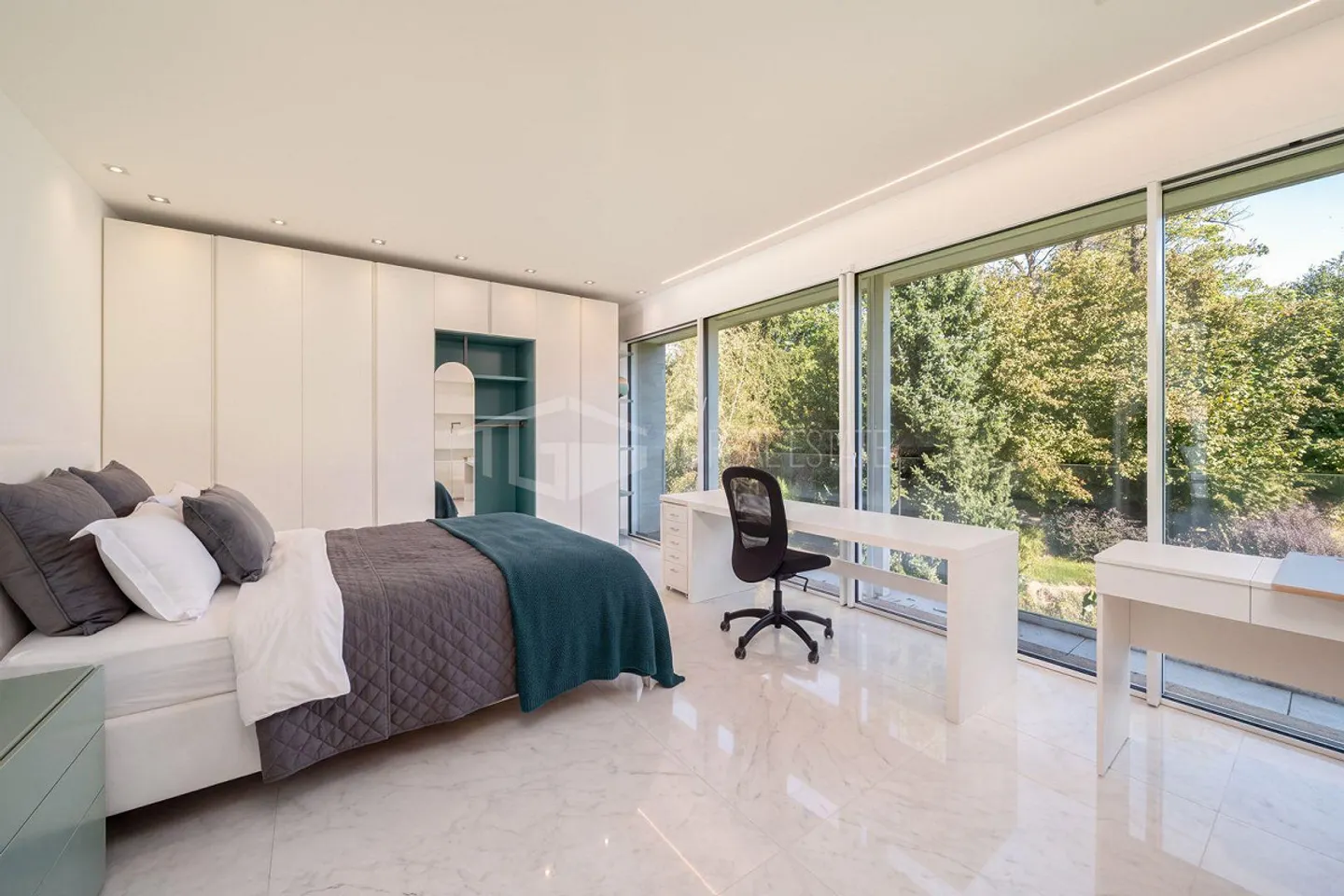 LUSSUOSA VILLA CON PISCINA E GIARDINO VICINO ALLA TASIS - Foto 13 von 30