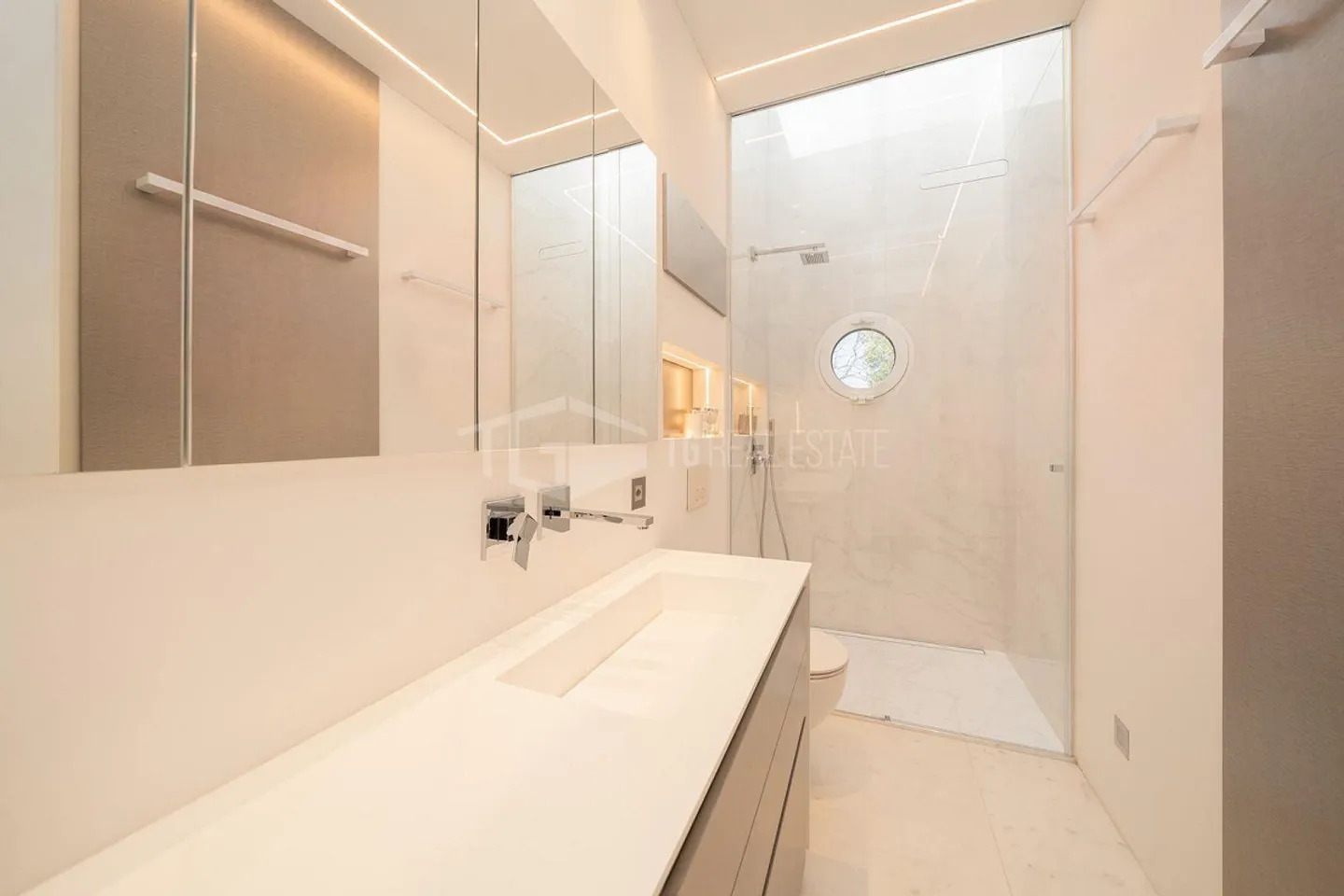 LUSSUOSA VILLA CON PISCINA E GIARDINO VICINO ALLA TASIS - Foto 20 von 30