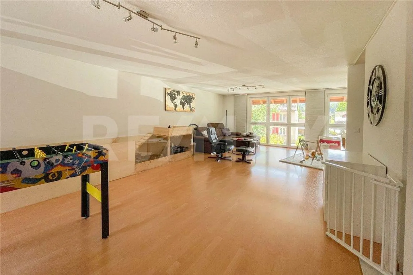 Propriété avec grange, dépendances et potentiel polyvalent à vendre à Hellikon - Photo 4 sur 13