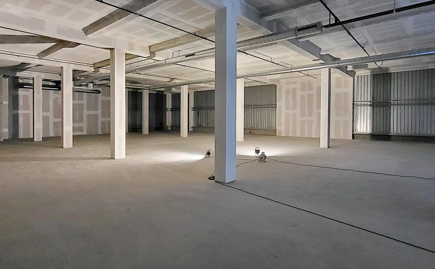 Spacious Commercial Space in Neuenhof - Photo 2 of 8