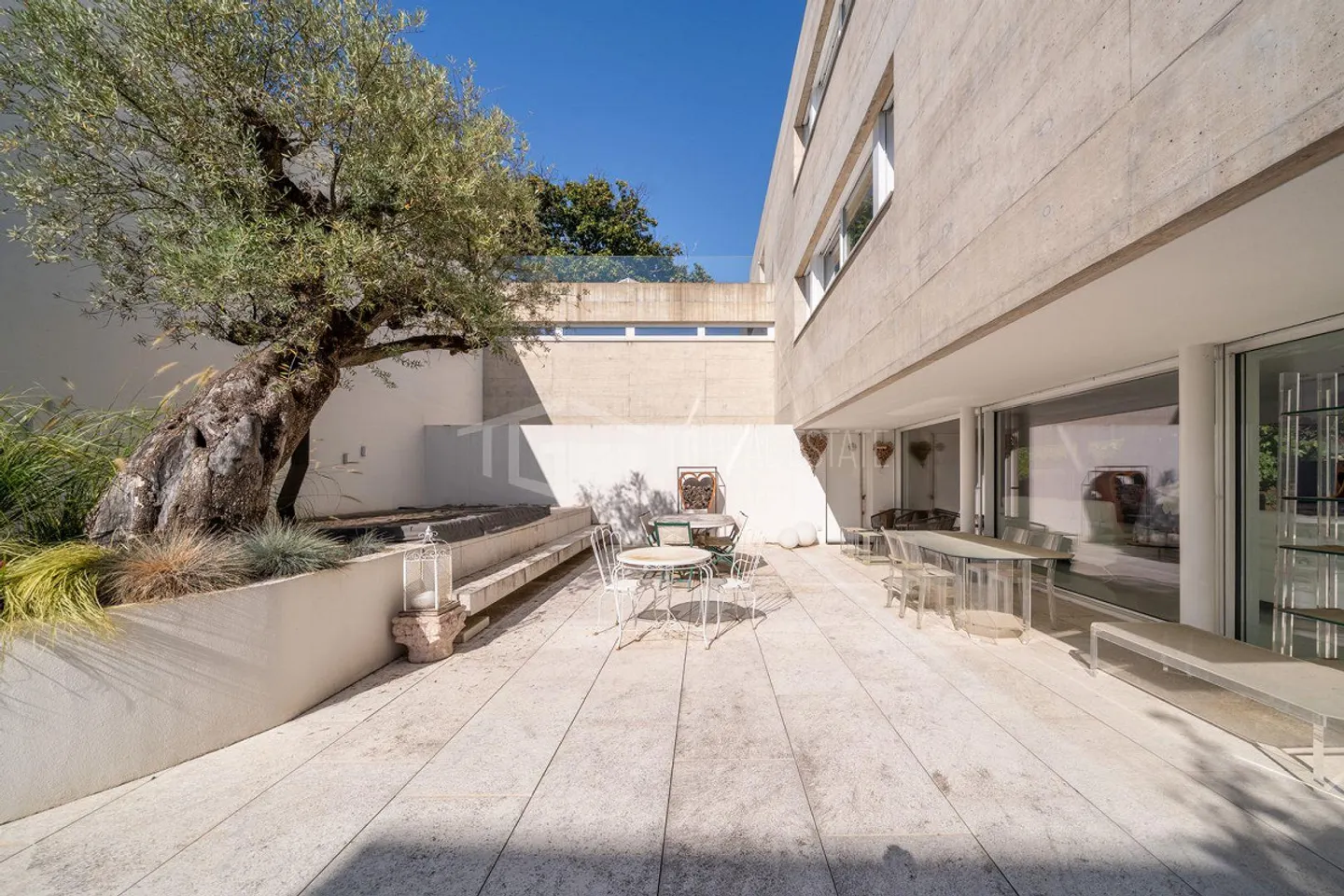 LUSSUOSA VILLA CON PISCINA E GIARDINO VICINO ALLA TASIS - Foto 28 von 30