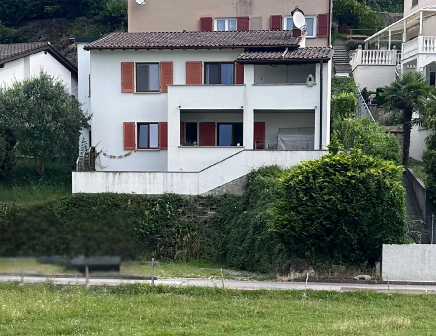 Casa con due appartamenti con vista e sole - Foto 2 di 7