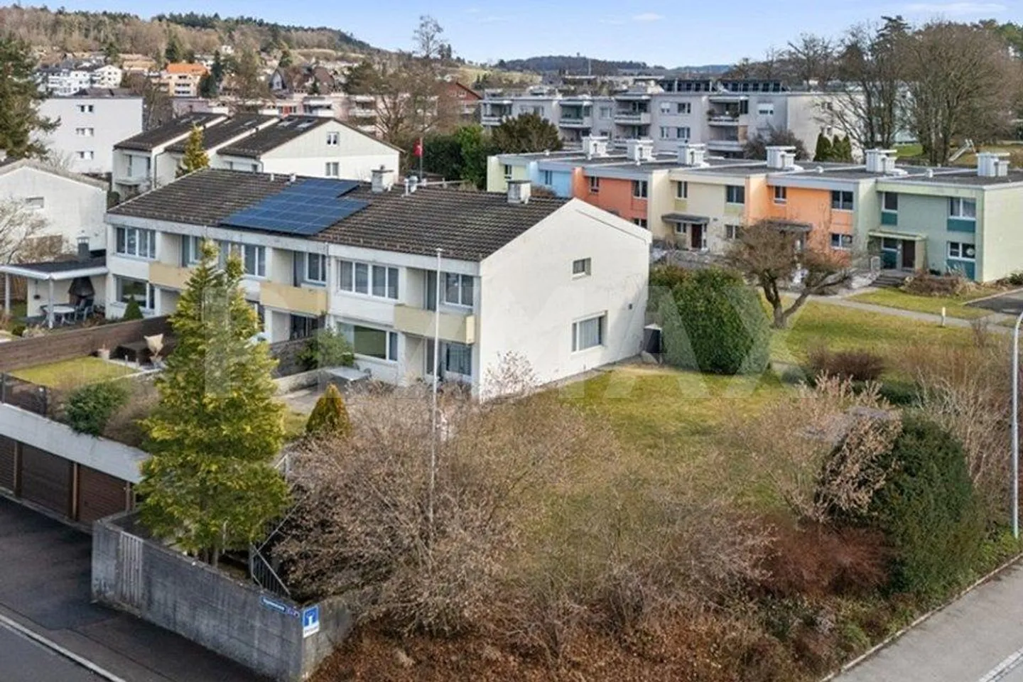 5.5-Zi.-Reiheneckhaus mit grossem Potenzial für Anbaumöglichkeit - Photo 1 of 10