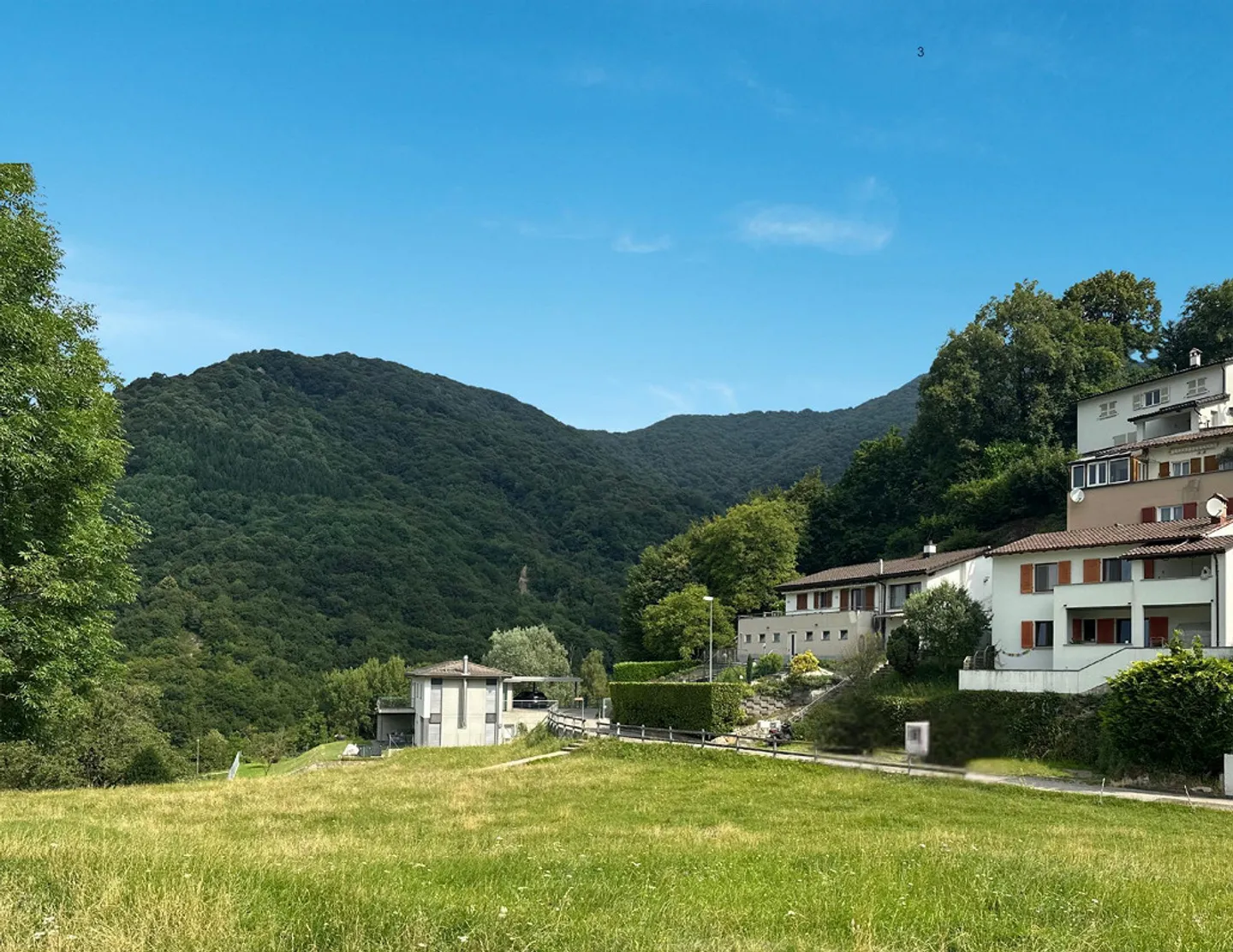 Casa con due appartamenti con vista e sole - Foto 1 di 7