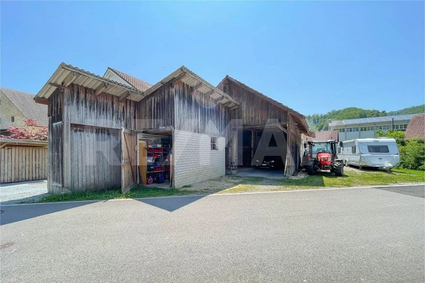 Propriété avec grange, dépendances et potentiel polyvalent à vendre à Hellikon - Photo 12 sur 13
