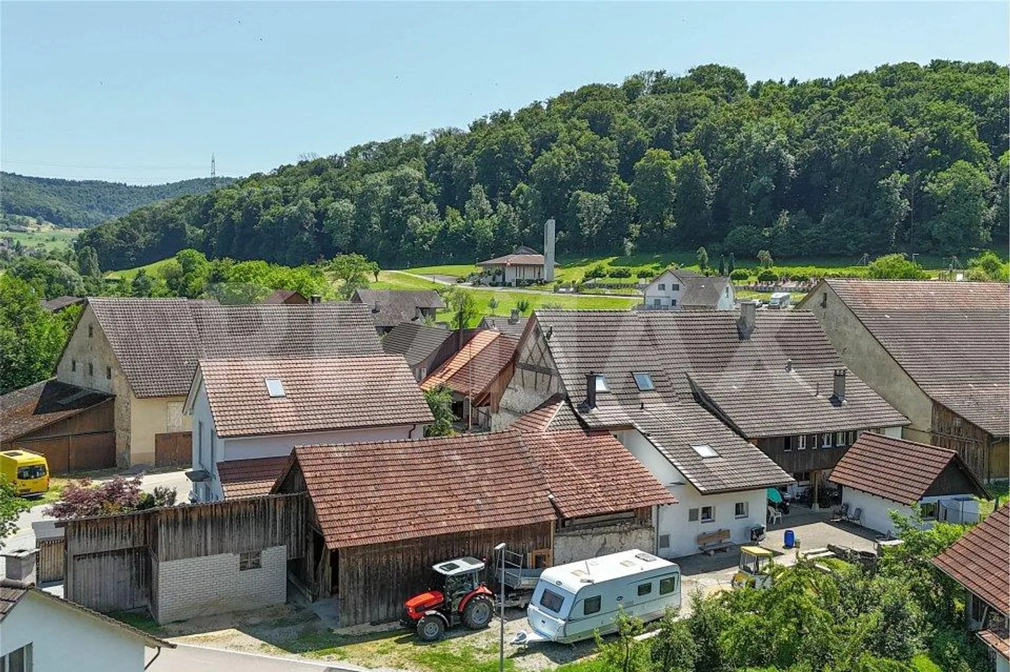 Propriété avec grange, dépendances et potentiel polyvalent à vendre à Hellikon - Photo 13 sur 13