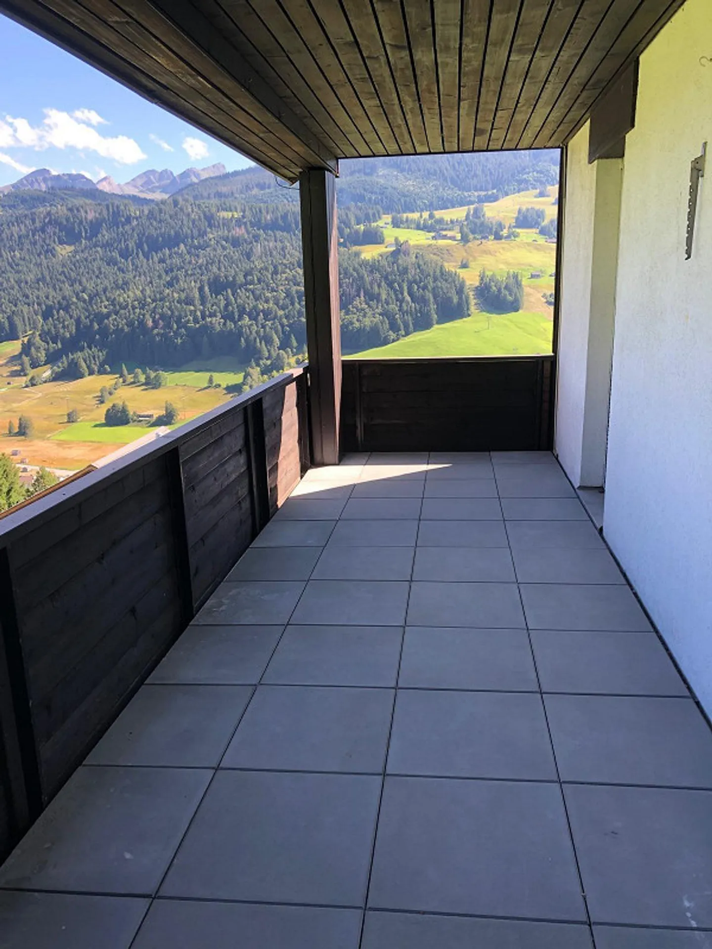 Apartment with Dreamlike View and Quiet Location - Photo 6 of 17