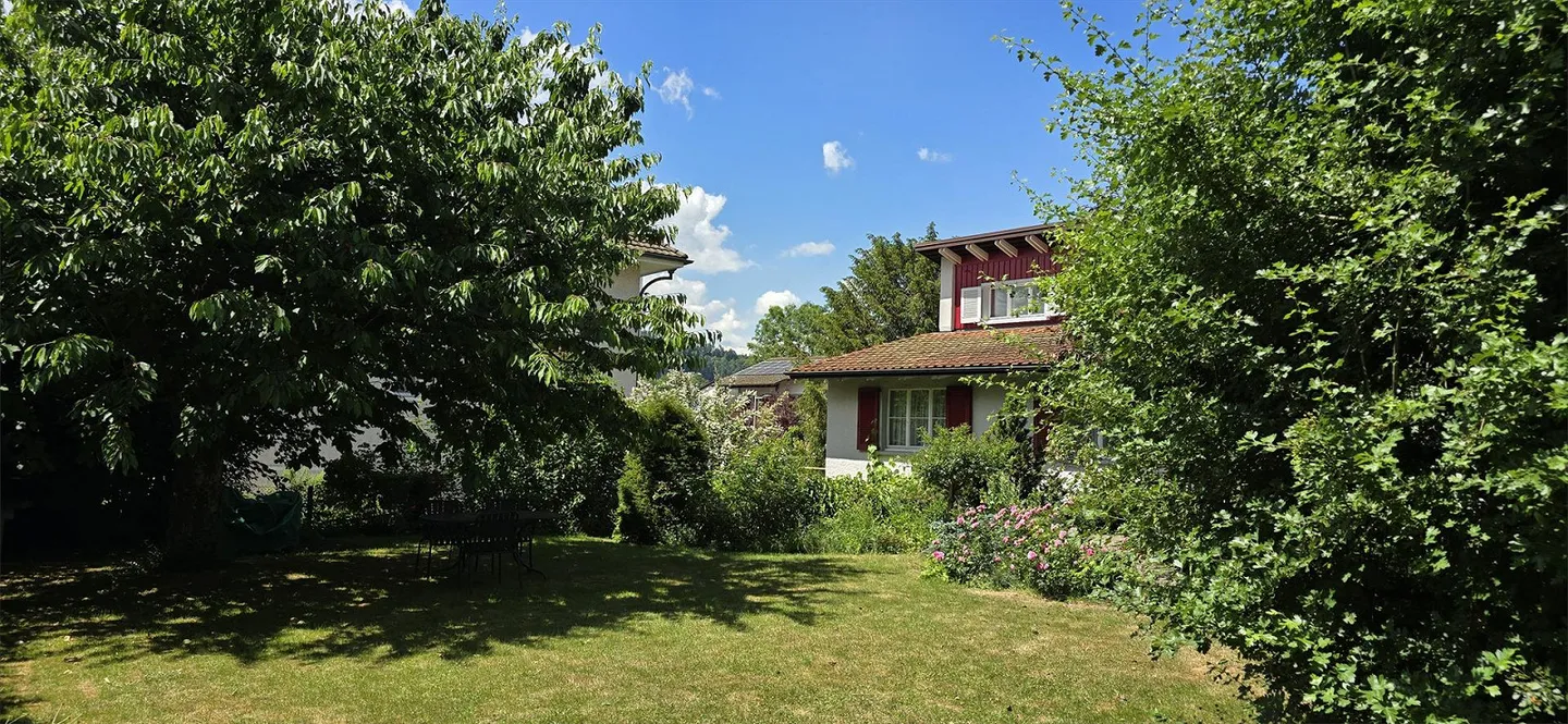 Charming Single-Family Home in a Quiet Location with Beautiful Rose Garden - Photo 2 of 16