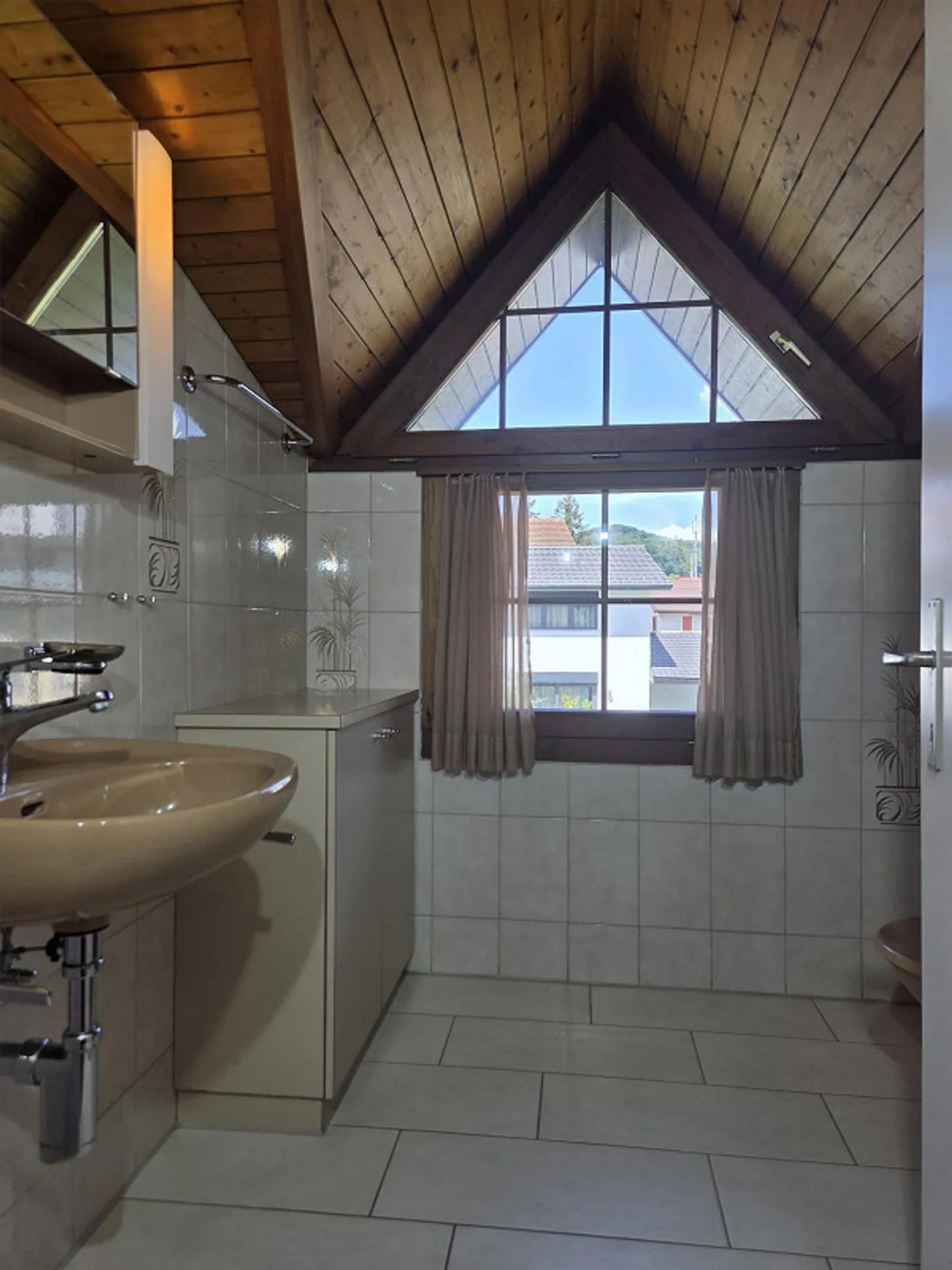Charming Single-Family Home in a Quiet Location with Beautiful Rose Garden - Photo 8 of 16
