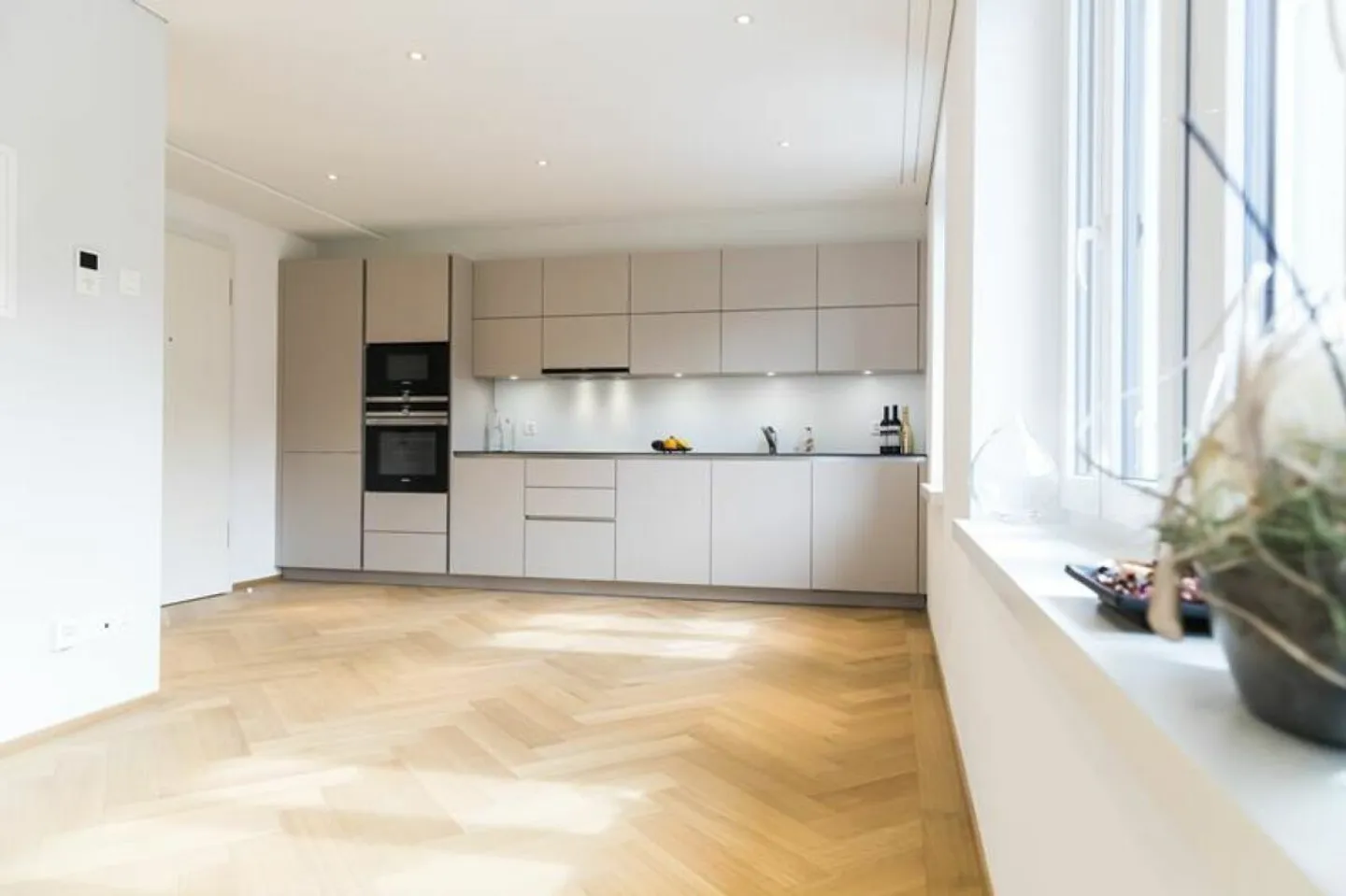 Appartement de 2,5 pièces de haute qualité avec balcon ensoleillé - Photo 1 sur 8