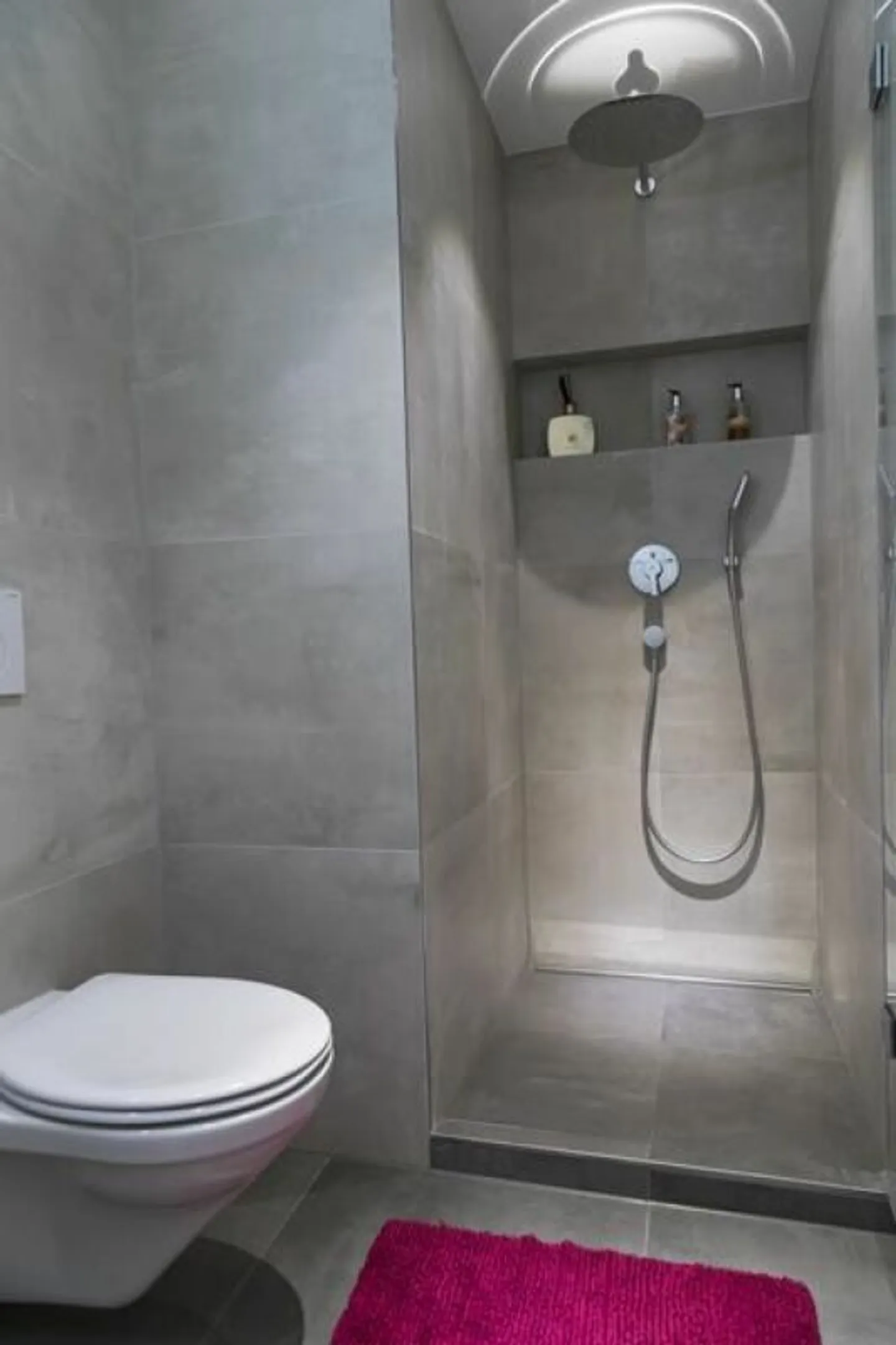 Appartement de 2,5 pièces de haute qualité avec balcon ensoleillé - Photo 7 sur 8