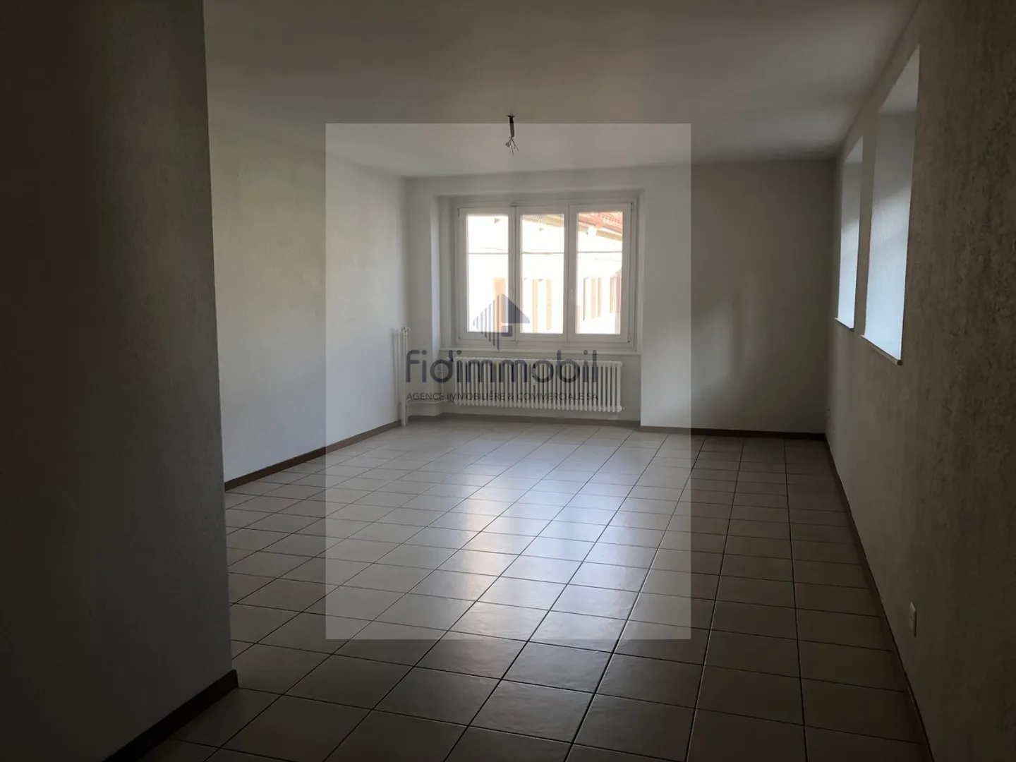 Apartment for rent - Photo 2 of 7