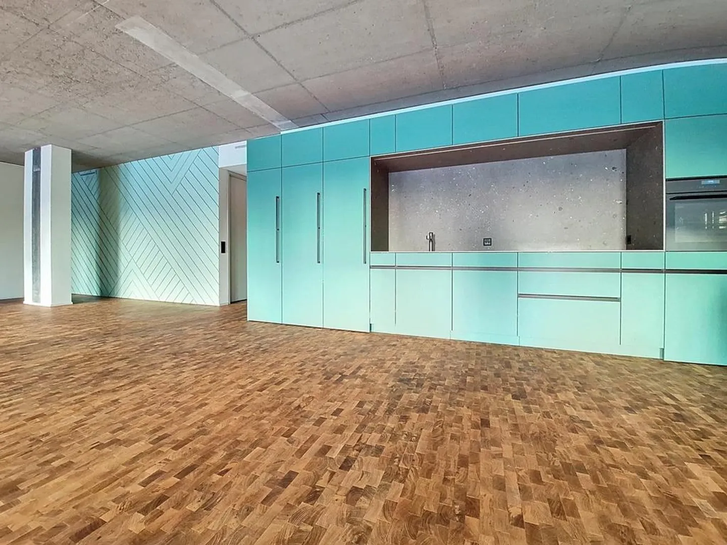 Loft for use as an atelier or office space - Photo 3 of 8