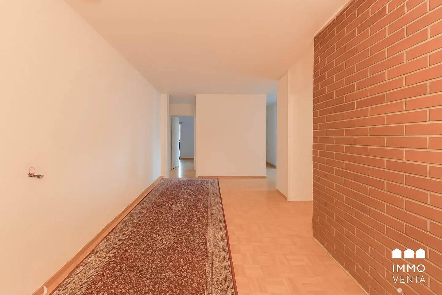 Moderno appartamento di 4 stanze con balcone a Bienne - Foto 4 di 9