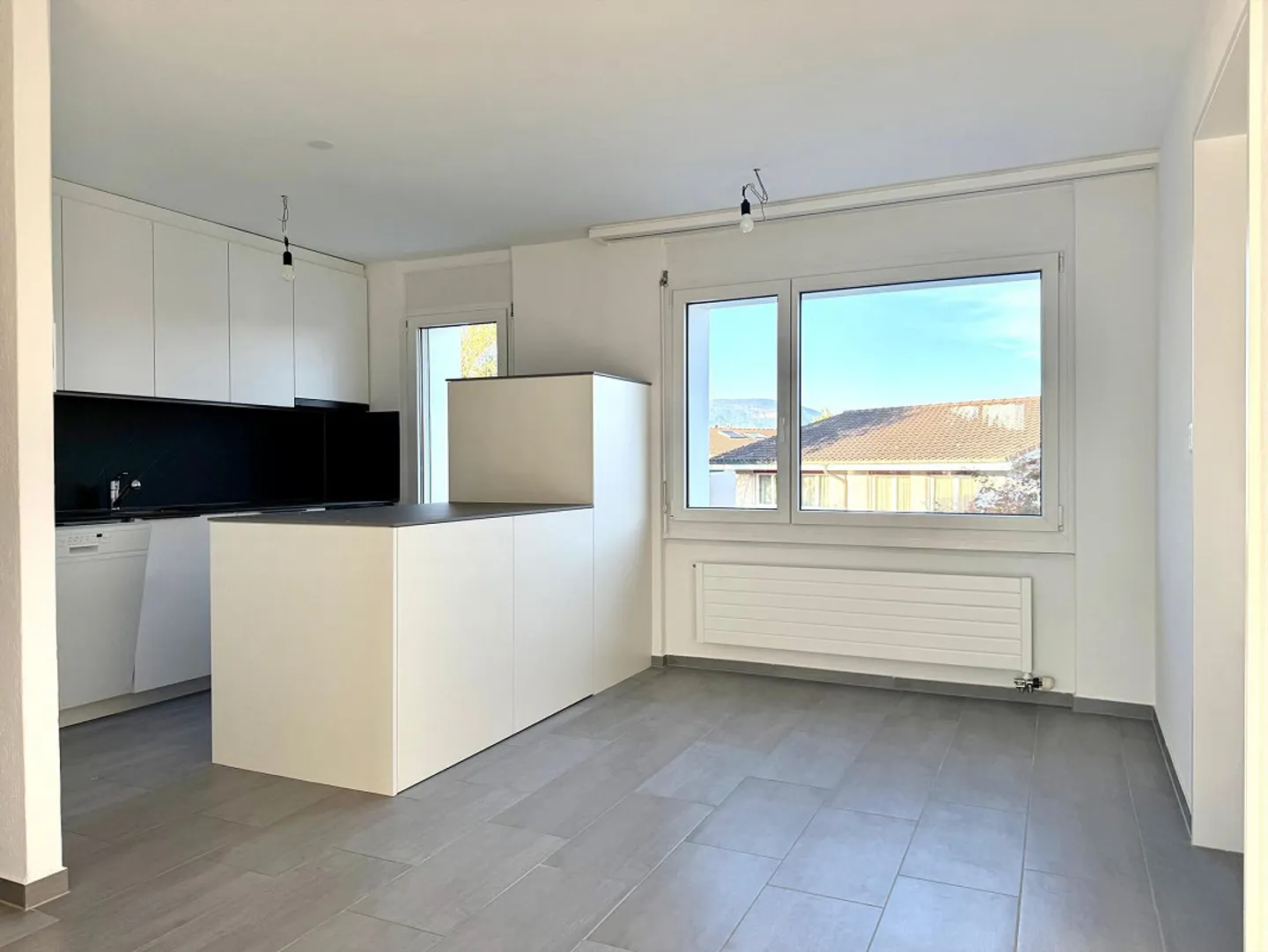 Beautiful 4.5 Room Apartment in a Quiet Location - Photo 2 of 10