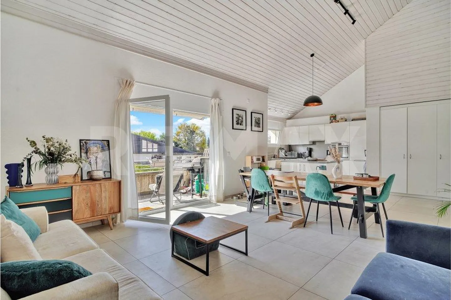 148 m², mezzanine, top floor: the kind of property that sells quickly - Photo 2 of 5