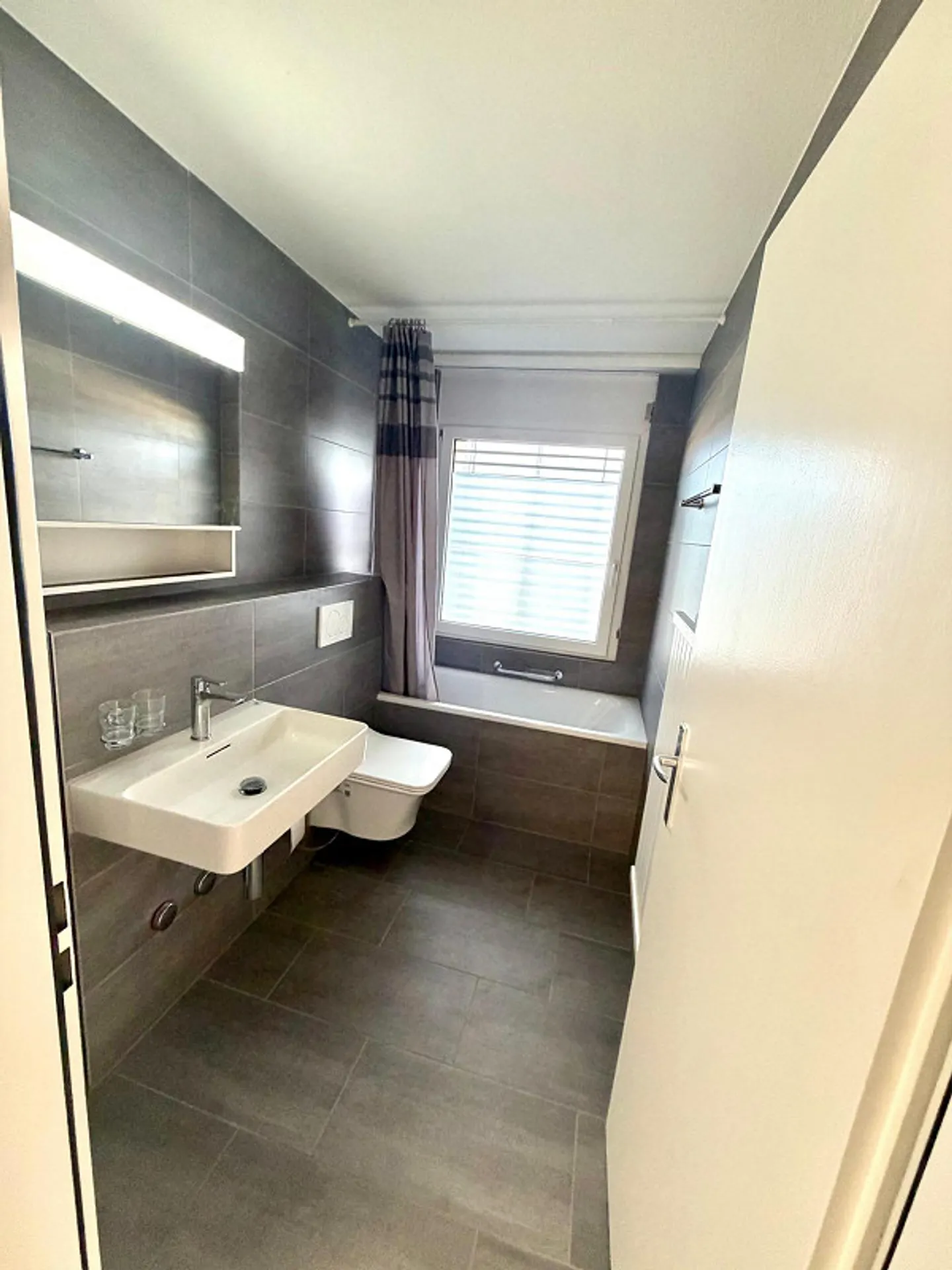 Beautiful 4.5 Room Apartment in a Quiet Location - Photo 7 of 10