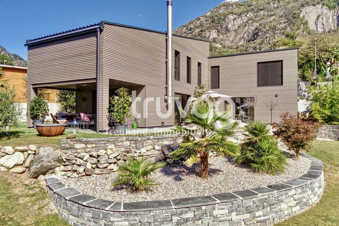 Modern, Stylish, Sustainable - Unique Wooden House - Photo 1 of 7