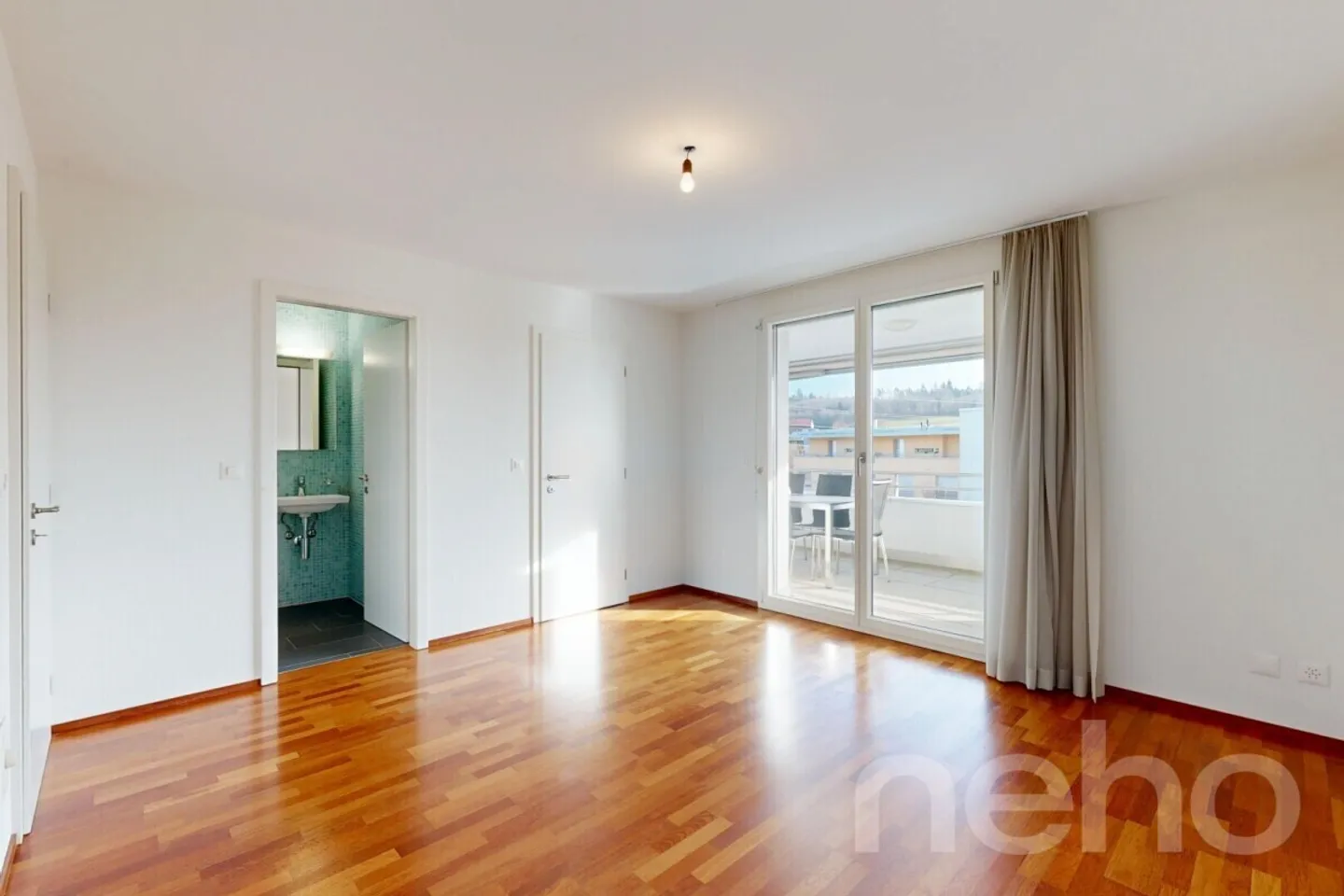Appartement lumineux avec double salle de bains - Photo 5 sur 12