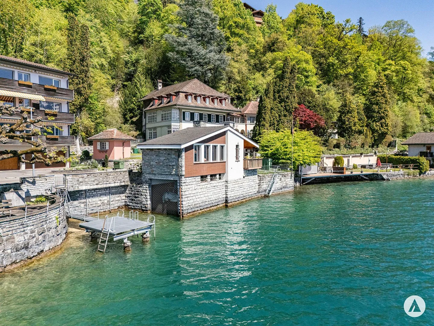 Occasione rara: un gioiello direttamente sul lago - Foto 3 di 13