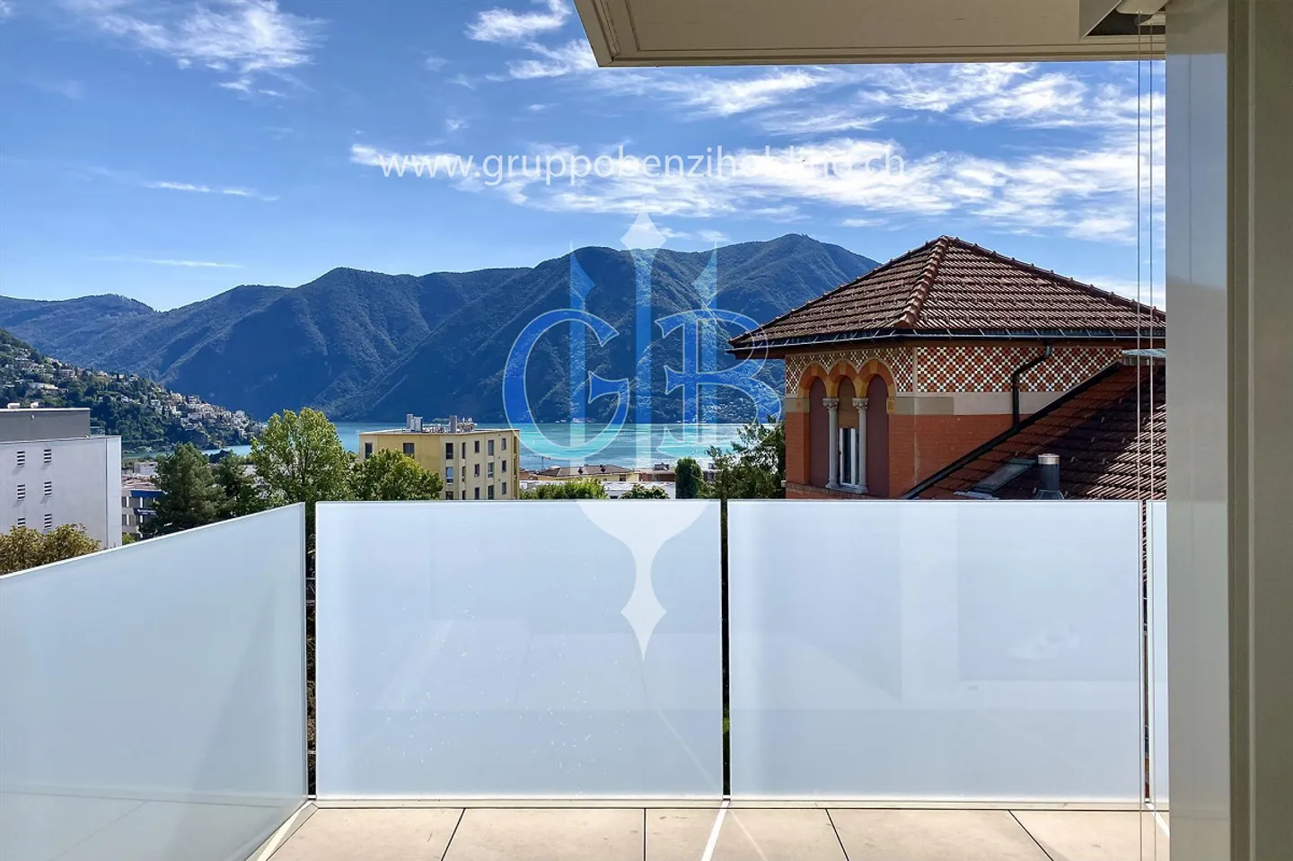 DIRECTTAMENTE DAL COSTRUTTORE - Nuovo attico con vista lago e terrazza sul tetto - Foto 6 di 25