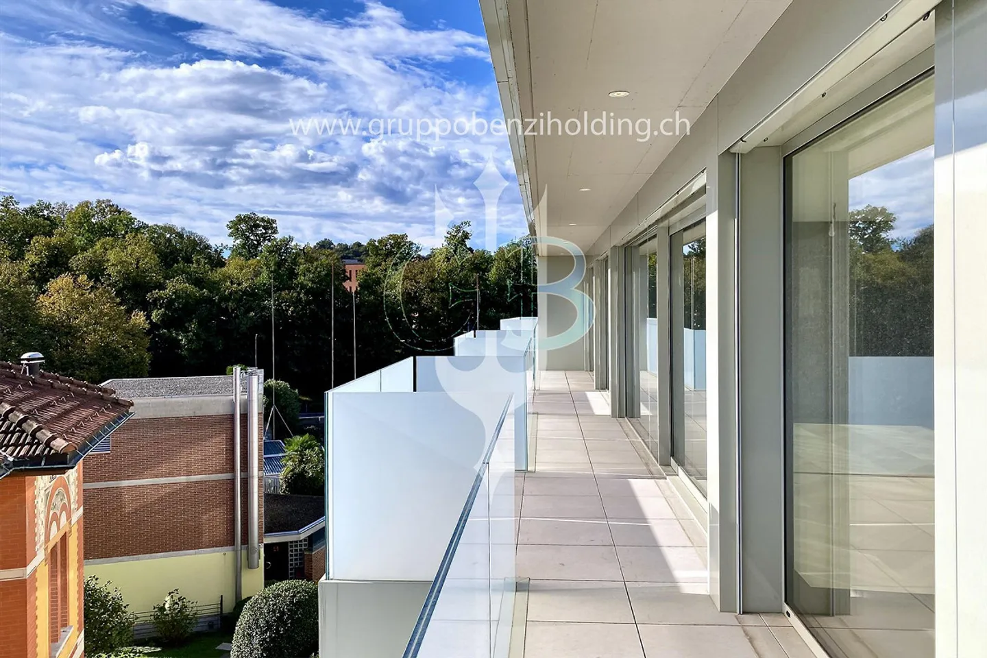 DIRECTTAMENTE DAL COSTRUTTORE - Nuovo attico con vista lago e terrazza sul tetto - Foto 9 di 25