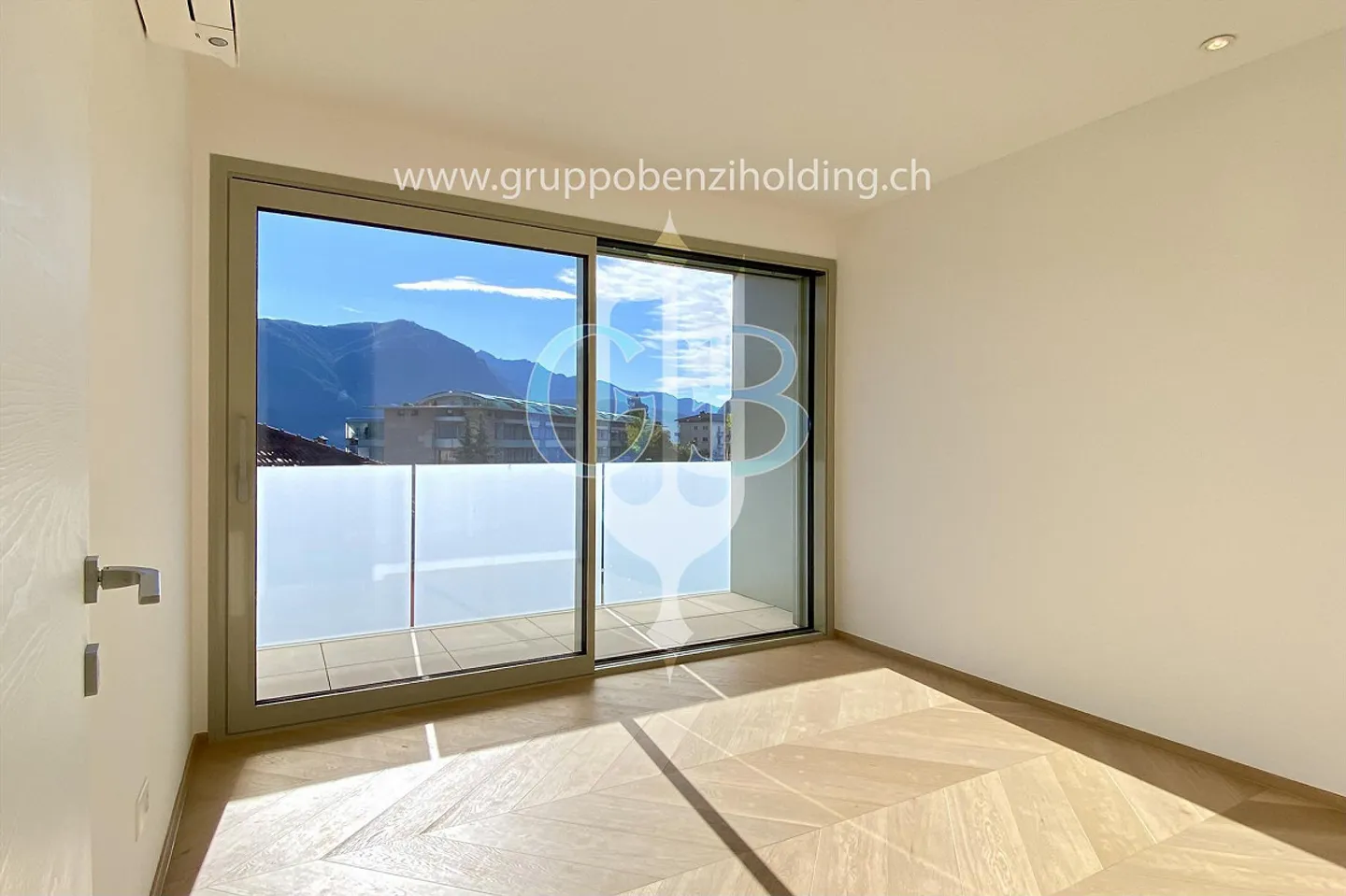 DIRECTTAMENTE DAL COSTRUTTORE - Nuovo attico con vista lago e terrazza sul tetto - Foto 10 di 25