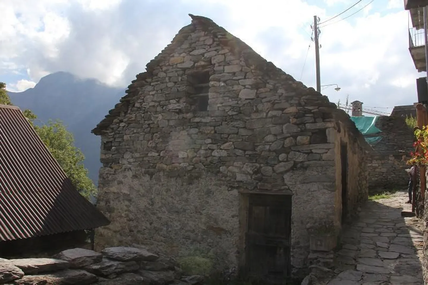 Rustico di 3 camere da ristrutturare con vista magnifica - Foto 3 di 9