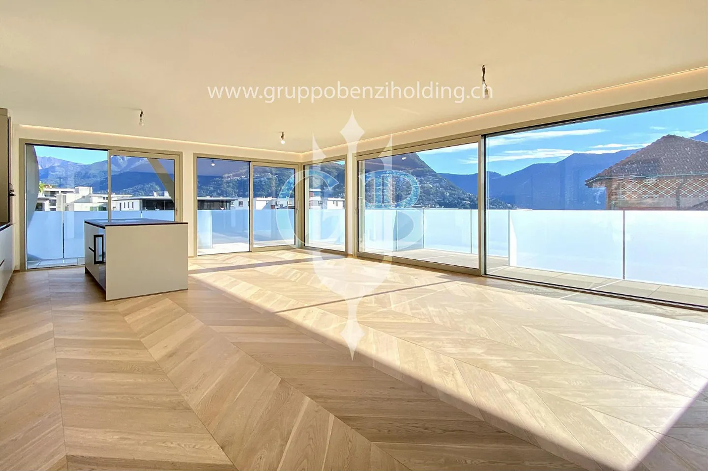 DIRECTTAMENTE DAL COSTRUTTORE - Nuovo attico con vista lago e terrazza sul tetto - Foto 1 di 25