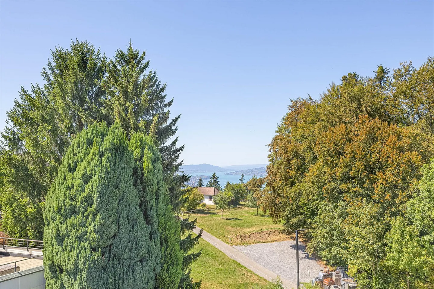 Enjoy the perfect interplay of nature and architecture - Photo 1 of 14