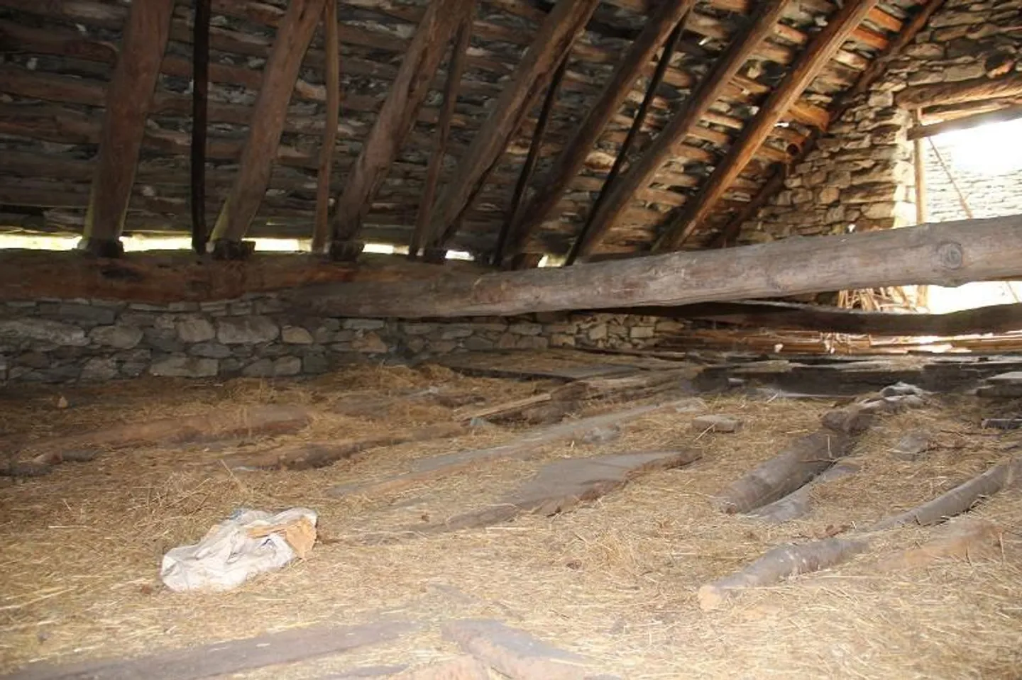 Rustico di 3 camere da ristrutturare con vista magnifica - Foto 7 di 9