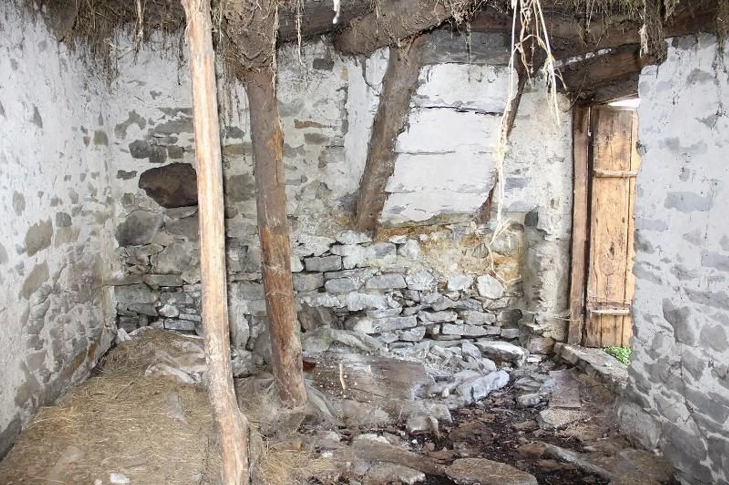 Rustico di 3 camere da ristrutturare con vista magnifica - Foto 8 di 9