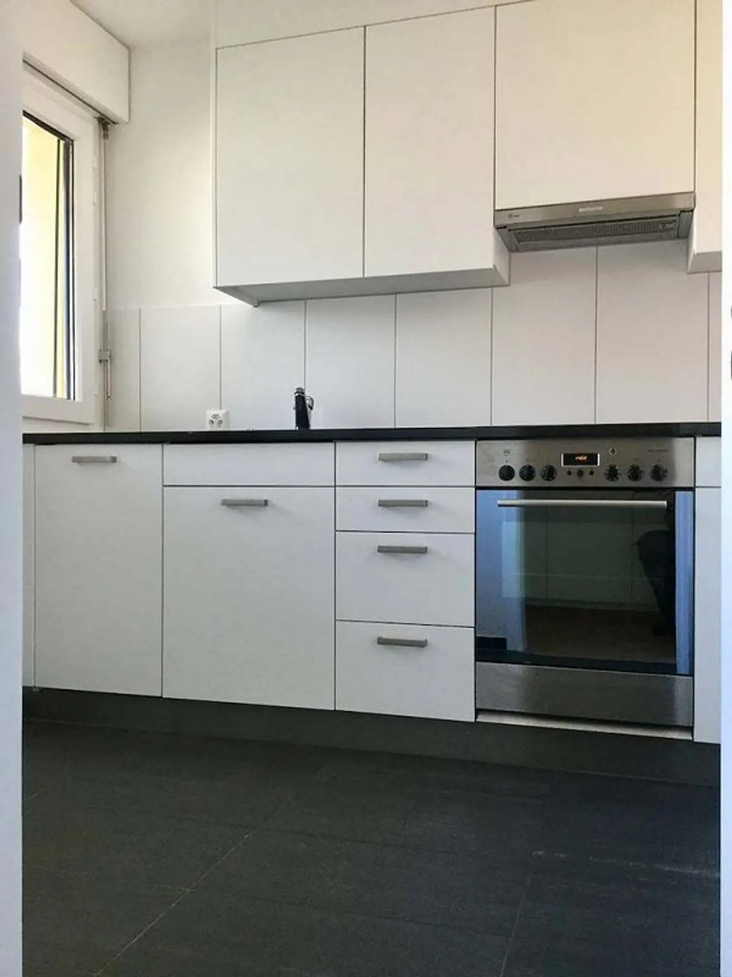 1-room apartment with balcony - Photo 2 of 3