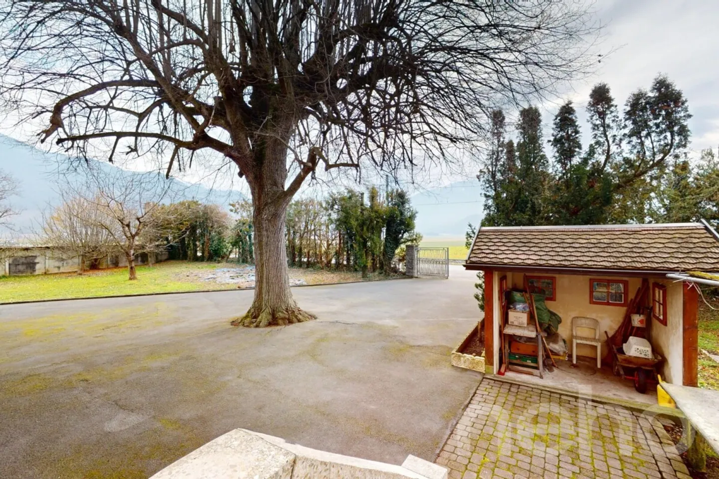 Residential building for sale - Photo 3 of 13