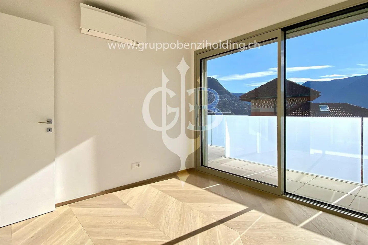 DIRECTTAMENTE DAL COSTRUTTORE - Nuovo attico con vista lago e terrazza sul tetto - Foto 12 di 25