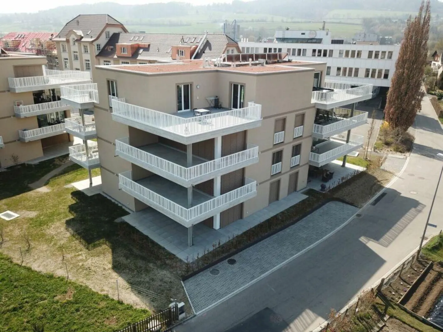 Modern 4.5-room apartment with garden directly at the train station - Photo 1 of 7