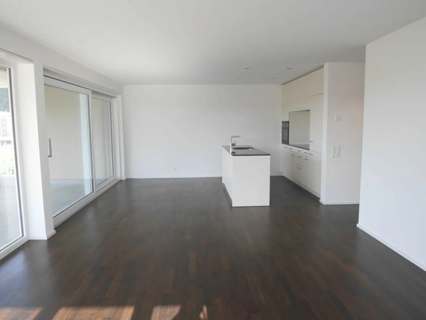 Modern 4.5-room apartment with garden directly at the train station - Photo 2 of 7