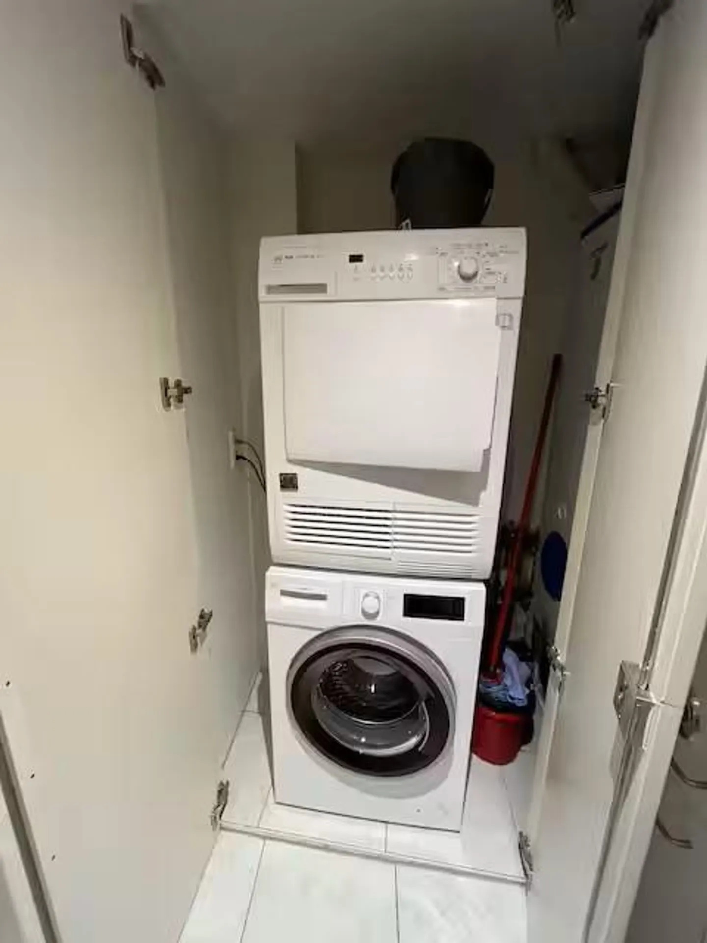 Camera tranquilla e lussuosa completamente attrezzata, come residenza e sede fiscale - Foto 11 di 13