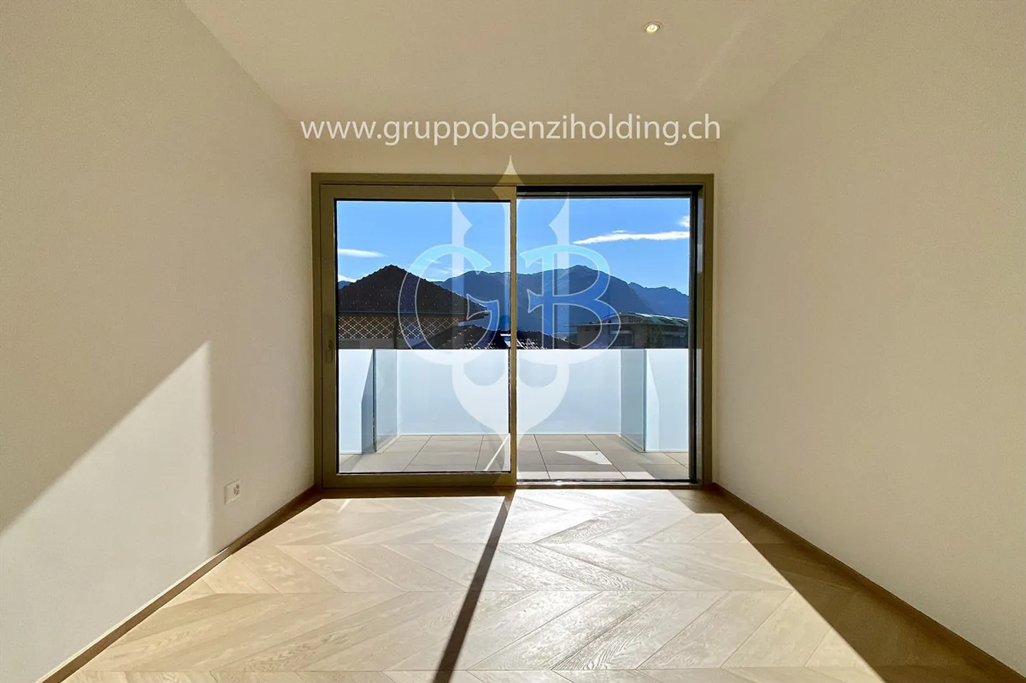 DIRECTTAMENTE DAL COSTRUTTORE - Nuovo attico con vista lago e terrazza sul tetto - Foto 14 di 25