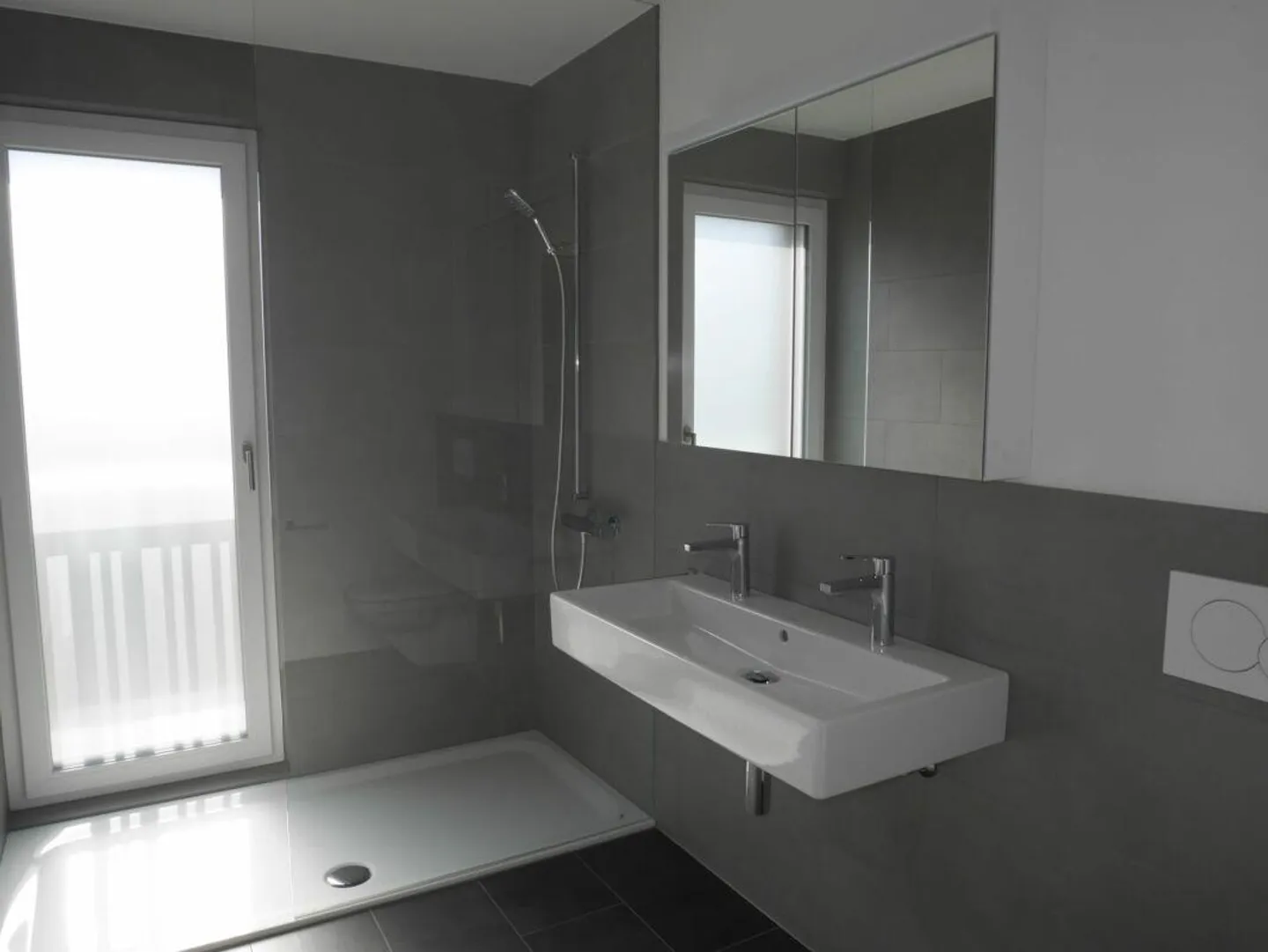 Modern 4.5-room apartment with garden directly at the train station - Photo 5 of 7